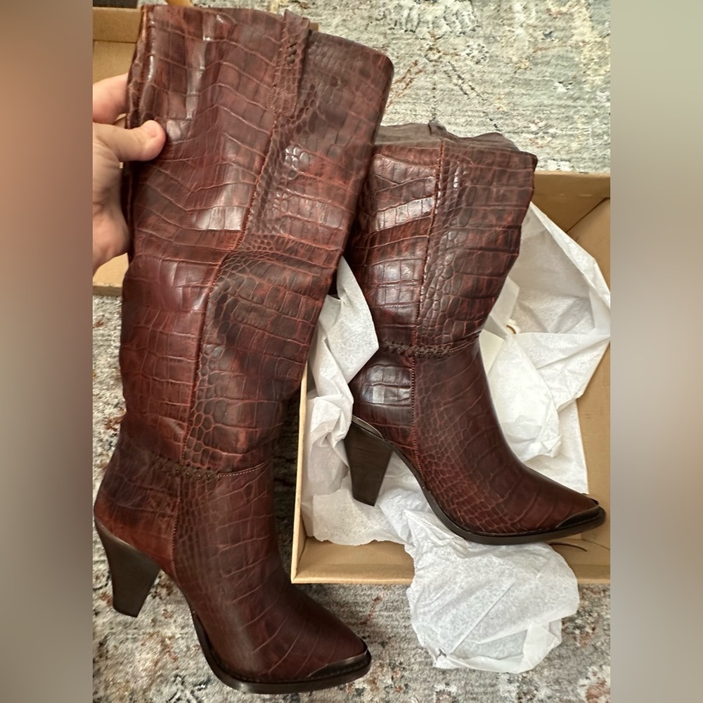Free People Stevie Brown Croc Embossed Knee High Boots NWT Size 7.5 EU37.5 RARE - Picture 14 of 14